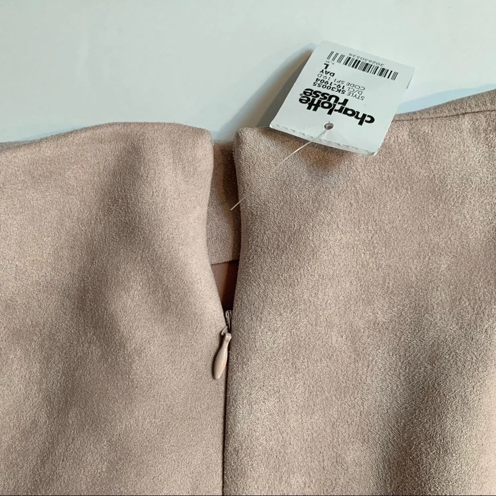 Charlotte Russe stretchy faux suede beige blush skort Size Large